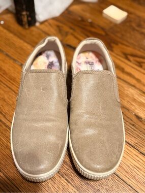 Born Women’s Taupe Suede Slip On Sneakers Casual Comfort Shoes Sz 7.5